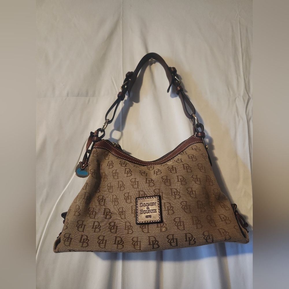 Dooney & Bourke Greta Hobo bag EUC
